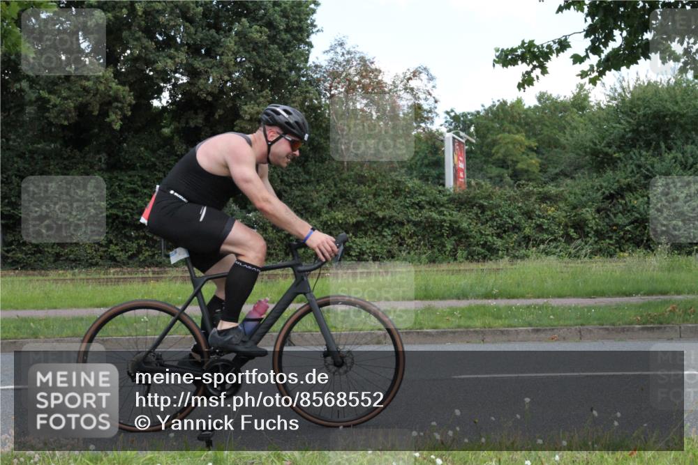 10.08.2025 - GEWOBA Citytriathlon Bremen Yannick Fuchs http://msf.ph/oto/8568552 10.08.2025 13:00:14 Radfahren 652, 665, 803, 848, 871, 983, 1012, 1022, 1030 meine-sportfotos.de
