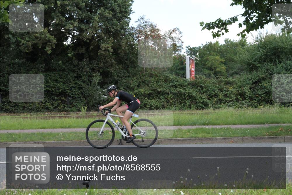 10.08.2025 - GEWOBA Citytriathlon Bremen Yannick Fuchs http://msf.ph/oto/8568555 10.08.2025 13:00:19 Radfahren 652, 665, 803, 848, 983, 1012 meine-sportfotos.de