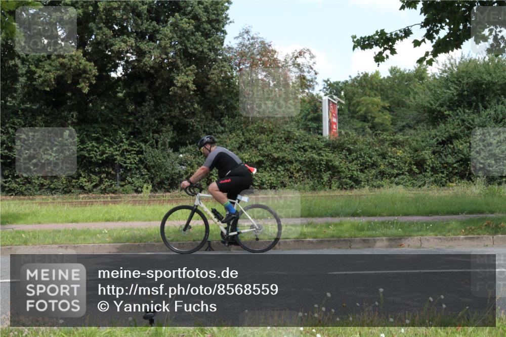 10.08.2025 - GEWOBA Citytriathlon Bremen Yannick Fuchs http://msf.ph/oto/8568559 10.08.2025 13:00:39 Radfahren 581, 613, 785, 1023 meine-sportfotos.de