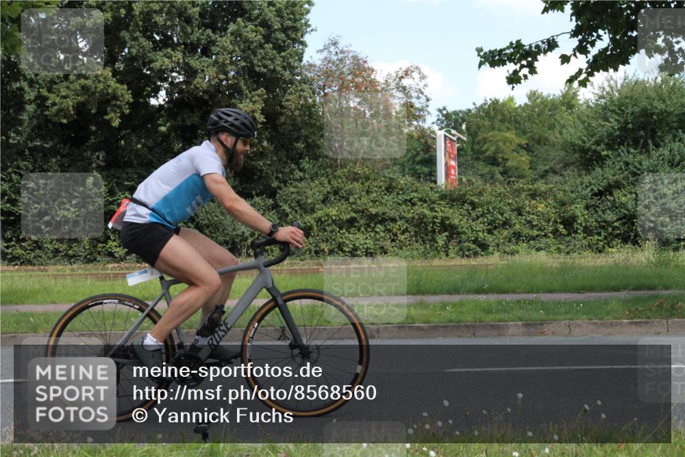 10.08.2025 - GEWOBA Citytriathlon Bremen Yannick Fuchs http://msf.ph/oto/8568560 10.08.2025 13:00:41 Radfahren 581, 613, 785, 1023 meine-sportfotos.de