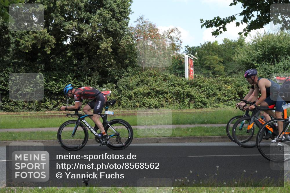 10.08.2025 - GEWOBA Citytriathlon Bremen Yannick Fuchs http://msf.ph/oto/8568562 10.08.2025 13:00:44 Radfahren 581, 613, 677, 785, 1023 meine-sportfotos.de