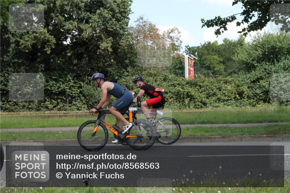 10.08.2025 - GEWOBA Citytriathlon Bremen Yannick Fuchs http://msf.ph/oto/8568563 10.08.2025 13:00:44 Radfahren 581, 613, 677, 785, 1023 meine-sportfotos.de