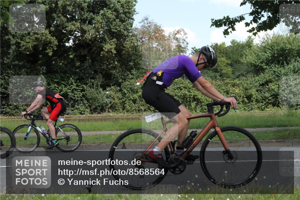 10.08.2025 - GEWOBA Citytriathlon Bremen Yannick Fuchs http://msf.ph/oto/8568564 10.08.2025 13:00:44 Radfahren 581, 613, 677, 785, 1023 meine-sportfotos.de