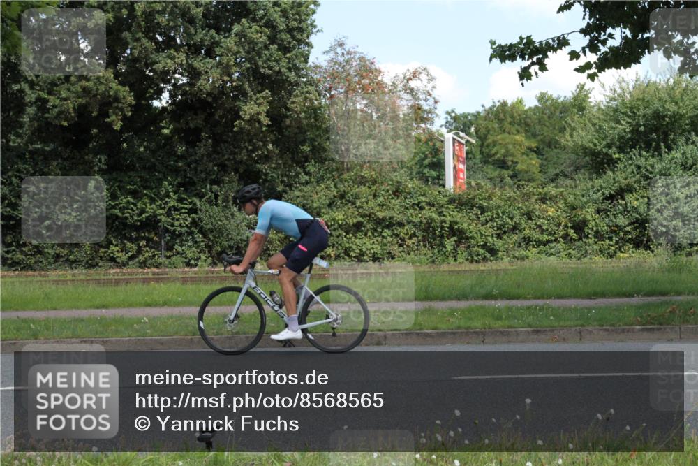 10.08.2025 - GEWOBA Citytriathlon Bremen Yannick Fuchs http://msf.ph/oto/8568565 10.08.2025 13:00:45 Radfahren 581, 613, 669, 677, 785, 1023 meine-sportfotos.de