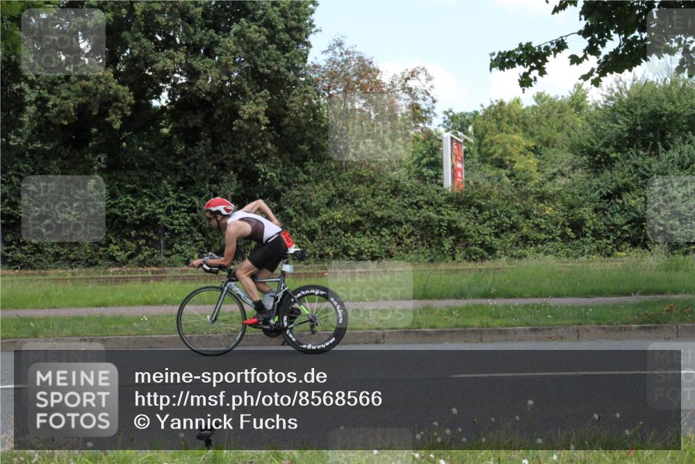 10.08.2025 - GEWOBA Citytriathlon Bremen Yannick Fuchs http://msf.ph/oto/8568566 10.08.2025 13:00:48 Radfahren 581, 613, 669, 677, 785, 1023 meine-sportfotos.de