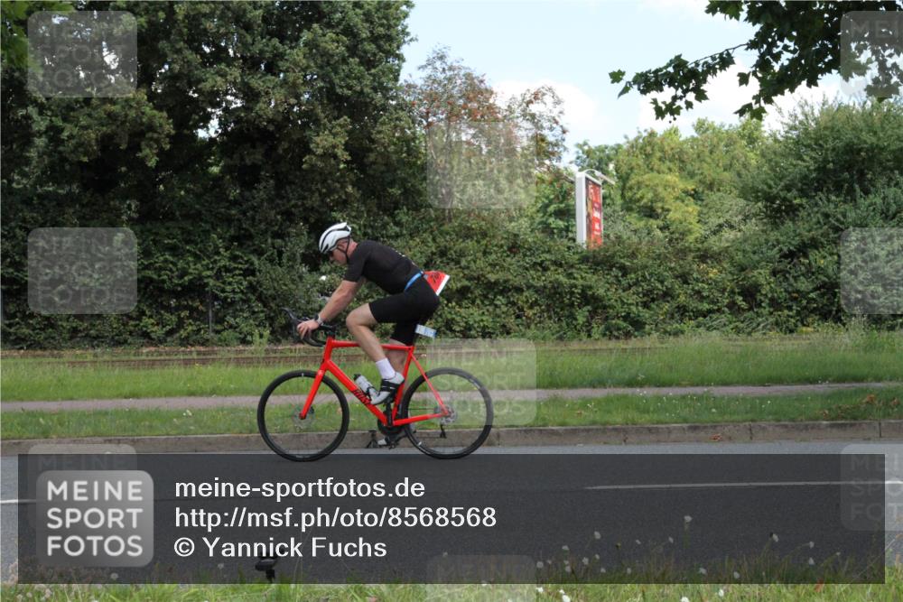 10.08.2025 - GEWOBA Citytriathlon Bremen Yannick Fuchs http://msf.ph/oto/8568568 10.08.2025 13:00:50 Radfahren 581, 613, 646, 669, 677, 684, 785, 862, 1023 meine-sportfotos.de