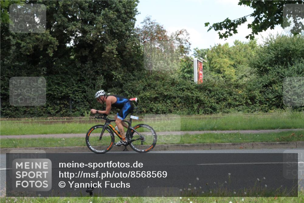 10.08.2025 - GEWOBA Citytriathlon Bremen Yannick Fuchs http://msf.ph/oto/8568569 10.08.2025 13:00:51 Radfahren 581, 613, 646, 669, 677, 684, 785, 862, 1023 meine-sportfotos.de