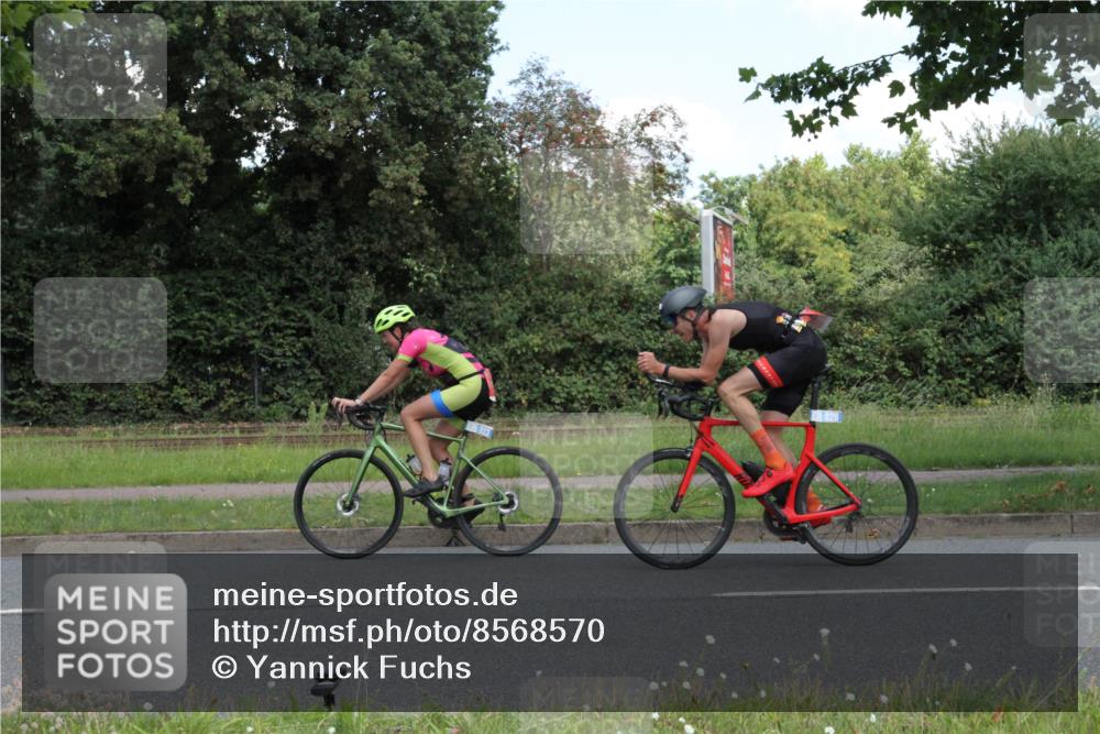 10.08.2025 - GEWOBA Citytriathlon Bremen Yannick Fuchs http://msf.ph/oto/8568570 10.08.2025 13:00:54 Radfahren 581, 613, 646, 669, 677, 684, 713, 862, 1023 meine-sportfotos.de
