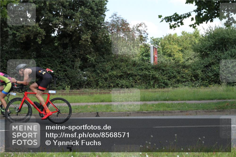 10.08.2025 - GEWOBA Citytriathlon Bremen Yannick Fuchs http://msf.ph/oto/8568571 10.08.2025 13:00:54 Radfahren 581, 613, 646, 669, 677, 684, 713, 862, 1023 meine-sportfotos.de