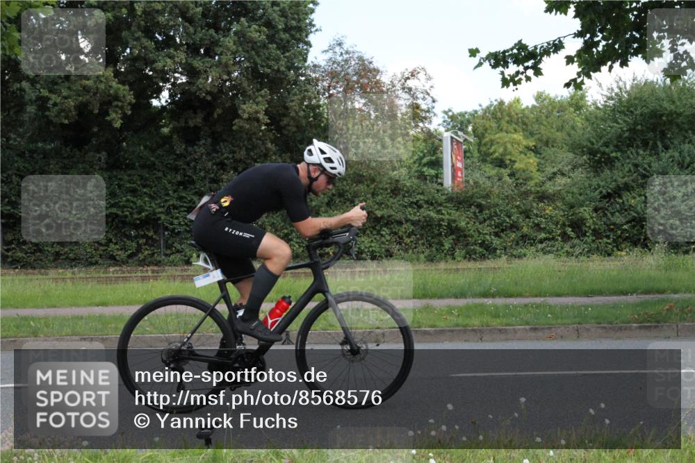 10.08.2025 - GEWOBA Citytriathlon Bremen Yannick Fuchs http://msf.ph/oto/8568576 10.08.2025 13:01:03 Radfahren 646, 669, 677, 684, 713, 837, 862, 926, 944, 1001 meine-sportfotos.de