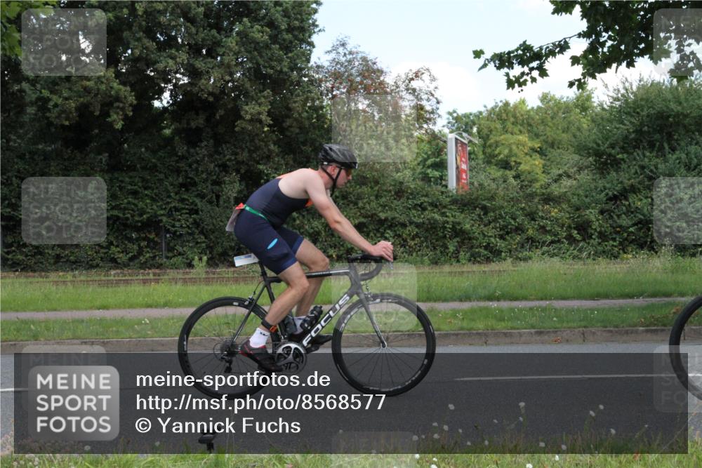 10.08.2025 - GEWOBA Citytriathlon Bremen Yannick Fuchs http://msf.ph/oto/8568577 10.08.2025 13:01:03 Radfahren 646, 669, 677, 684, 713, 837, 862, 926, 944, 1001 meine-sportfotos.de