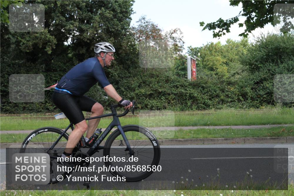 10.08.2025 - GEWOBA Citytriathlon Bremen Yannick Fuchs http://msf.ph/oto/8568580 10.08.2025 13:01:05 Radfahren 646, 669, 677, 684, 713, 837, 862, 926, 944, 1001 meine-sportfotos.de