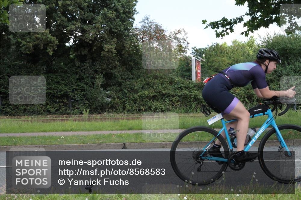 10.08.2025 - GEWOBA Citytriathlon Bremen Yannick Fuchs http://msf.ph/oto/8568583 10.08.2025 13:01:11 Radfahren 646, 684, 713, 829, 837, 862, 926, 944, 1001 meine-sportfotos.de