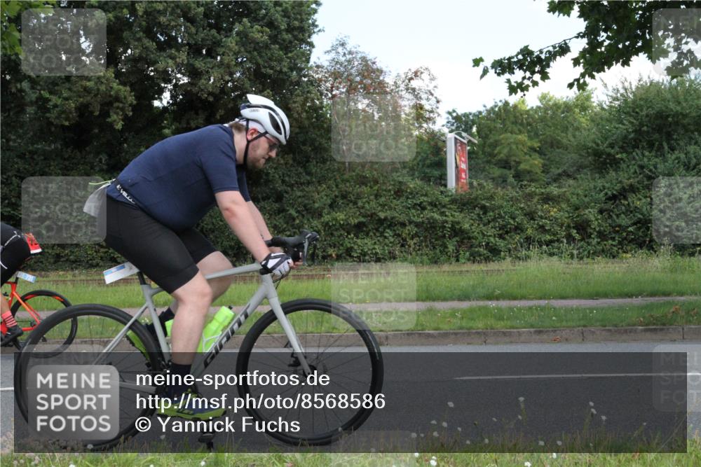 10.08.2025 - GEWOBA Citytriathlon Bremen Yannick Fuchs http://msf.ph/oto/8568586 10.08.2025 13:01:16 Radfahren 713, 829, 837, 926, 944, 1001 meine-sportfotos.de
