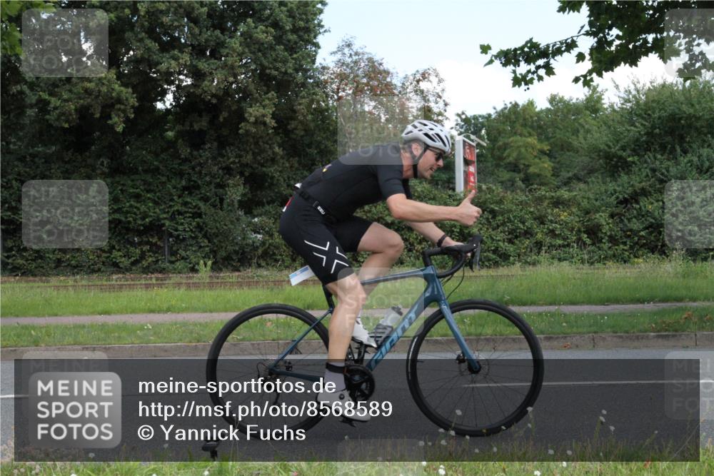 10.08.2025 - GEWOBA Citytriathlon Bremen Yannick Fuchs http://msf.ph/oto/8568589 10.08.2025 13:01:30 Radfahren 608, 663, 716, 754, 800, 816, 829, 851 meine-sportfotos.de