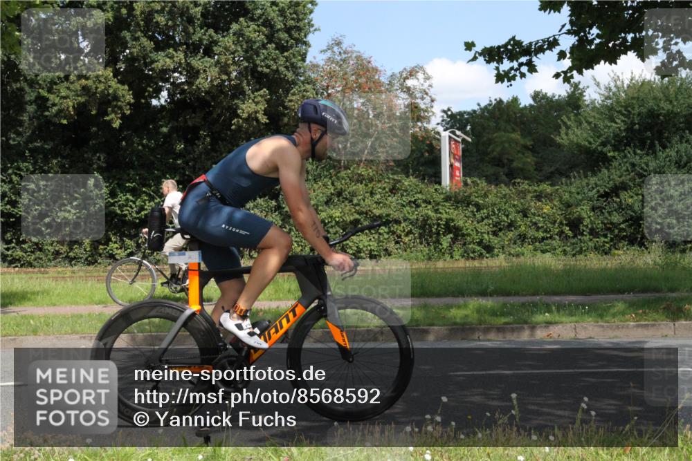 10.08.2025 - GEWOBA Citytriathlon Bremen Yannick Fuchs http://msf.ph/oto/8568592 10.08.2025 13:01:36 Radfahren 608, 663, 703, 716, 754, 800, 816, 819, 828, 851 meine-sportfotos.de