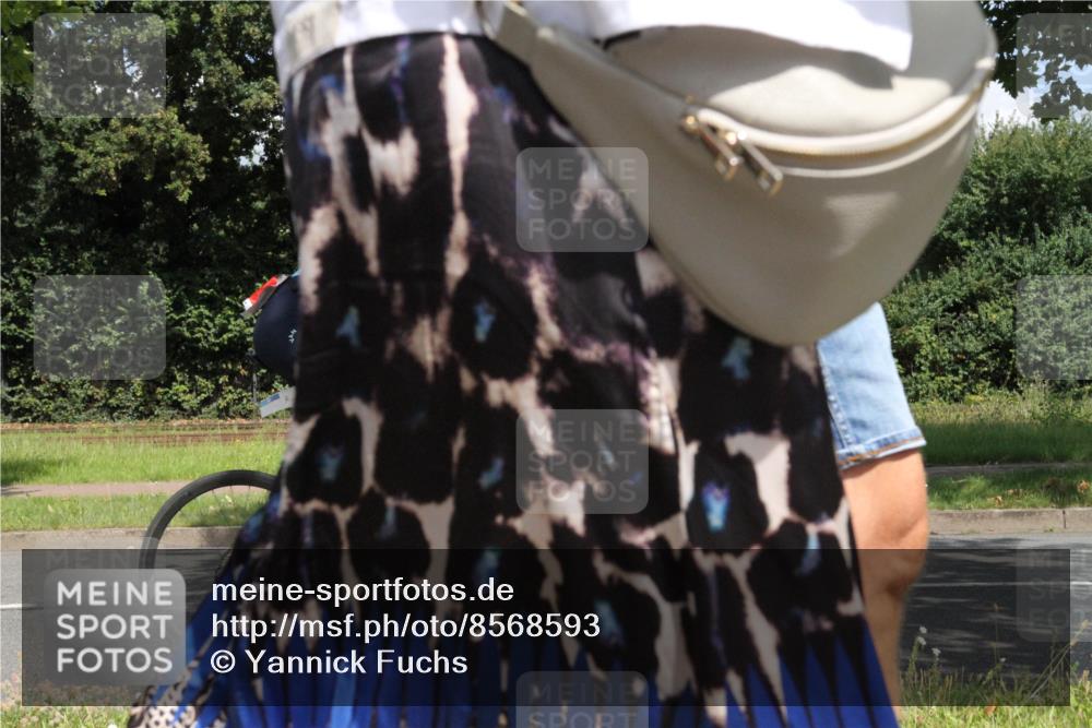 10.08.2025 - GEWOBA Citytriathlon Bremen Yannick Fuchs http://msf.ph/oto/8568593 10.08.2025 13:01:37 Radfahren 608, 663, 703, 716, 754, 800, 816, 819, 828, 851 meine-sportfotos.de