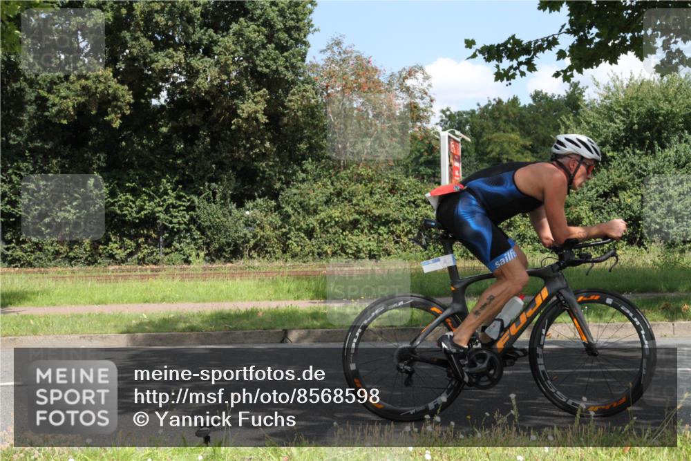 10.08.2025 - GEWOBA Citytriathlon Bremen Yannick Fuchs http://msf.ph/oto/8568598 10.08.2025 13:01:40 Radfahren 608, 663, 703, 716, 754, 800, 816, 819, 828, 851, 923 meine-sportfotos.de
