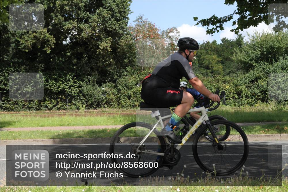 10.08.2025 - GEWOBA Citytriathlon Bremen Yannick Fuchs http://msf.ph/oto/8568600 10.08.2025 13:01:40 Radfahren 608, 663, 703, 716, 754, 800, 816, 819, 828, 851, 923 meine-sportfotos.de