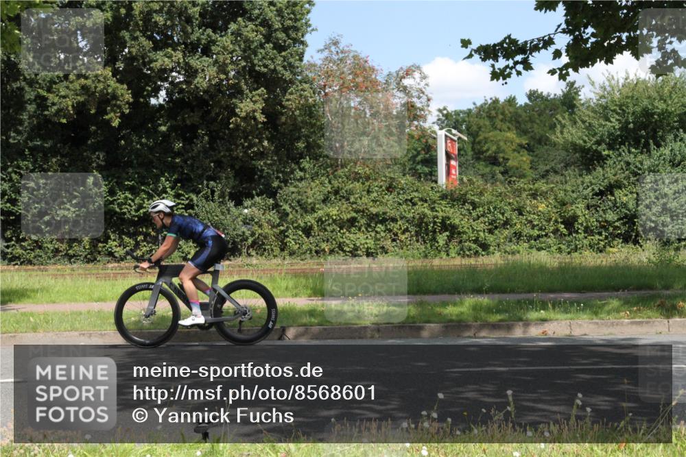 10.08.2025 - GEWOBA Citytriathlon Bremen Yannick Fuchs http://msf.ph/oto/8568601 10.08.2025 13:01:41 Radfahren 608, 663, 703, 716, 754, 800, 816, 819, 828, 851, 923, 953 meine-sportfotos.de