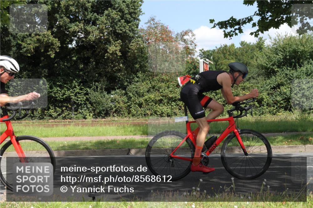 10.08.2025 - GEWOBA Citytriathlon Bremen Yannick Fuchs http://msf.ph/oto/8568612 10.08.2025 13:01:44 Radfahren 608, 663, 703, 716, 754, 800, 816, 819, 828, 851, 923, 953, 964 meine-sportfotos.de