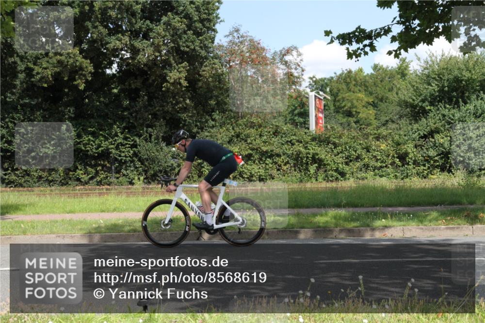 10.08.2025 - GEWOBA Citytriathlon Bremen Yannick Fuchs http://msf.ph/oto/8568619 10.08.2025 13:01:48 Radfahren 586, 608, 663, 703, 716, 754, 819, 828, 842, 851, 923, 953, 964 meine-sportfotos.de
