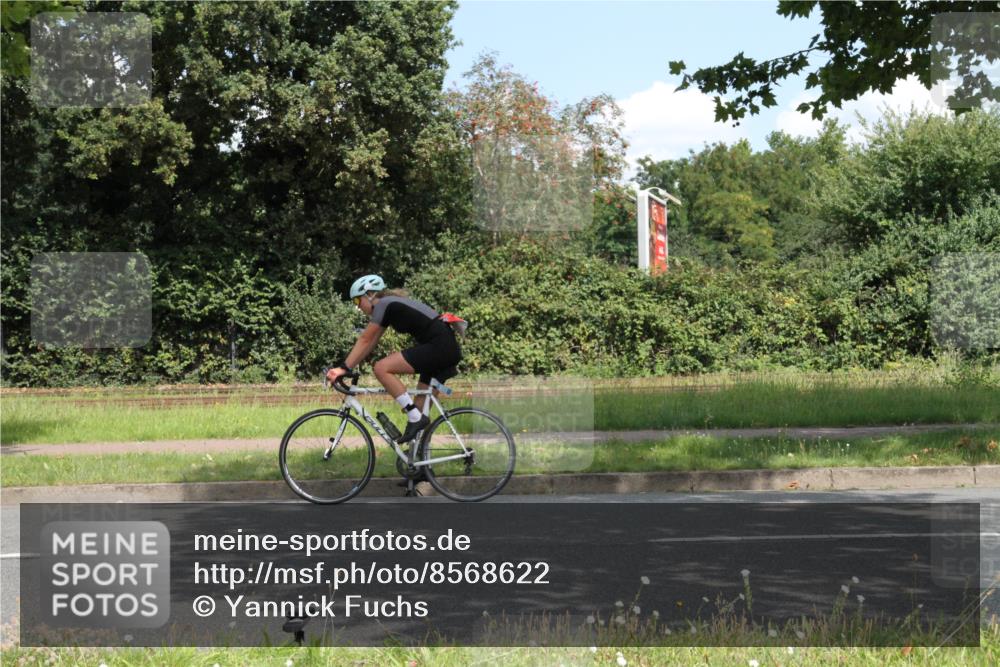10.08.2025 - GEWOBA Citytriathlon Bremen Yannick Fuchs http://msf.ph/oto/8568622 10.08.2025 13:01:52 Radfahren 586, 703, 754, 819, 828, 842, 851, 923, 953, 964, 1011 meine-sportfotos.de