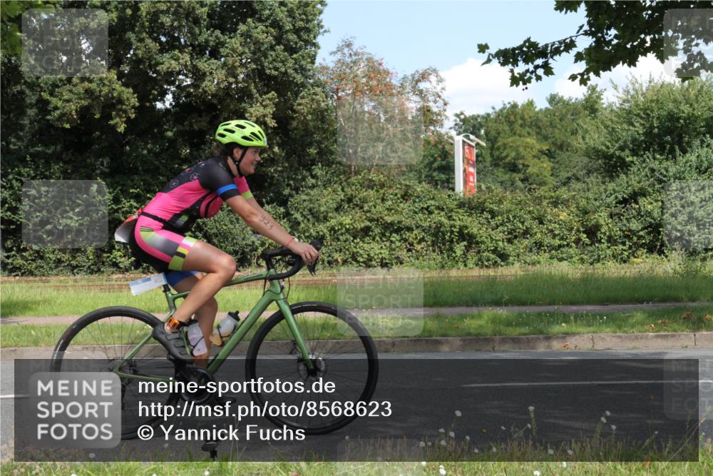 10.08.2025 - GEWOBA Citytriathlon Bremen Yannick Fuchs http://msf.ph/oto/8568623 10.08.2025 13:01:53 Radfahren 586, 703, 754, 819, 828, 842, 851, 923, 953, 964, 1011 meine-sportfotos.de