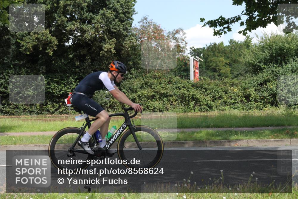 10.08.2025 - GEWOBA Citytriathlon Bremen Yannick Fuchs http://msf.ph/oto/8568624 10.08.2025 13:01:55 Radfahren 586, 703, 819, 828, 842, 923, 953, 964, 1011 meine-sportfotos.de