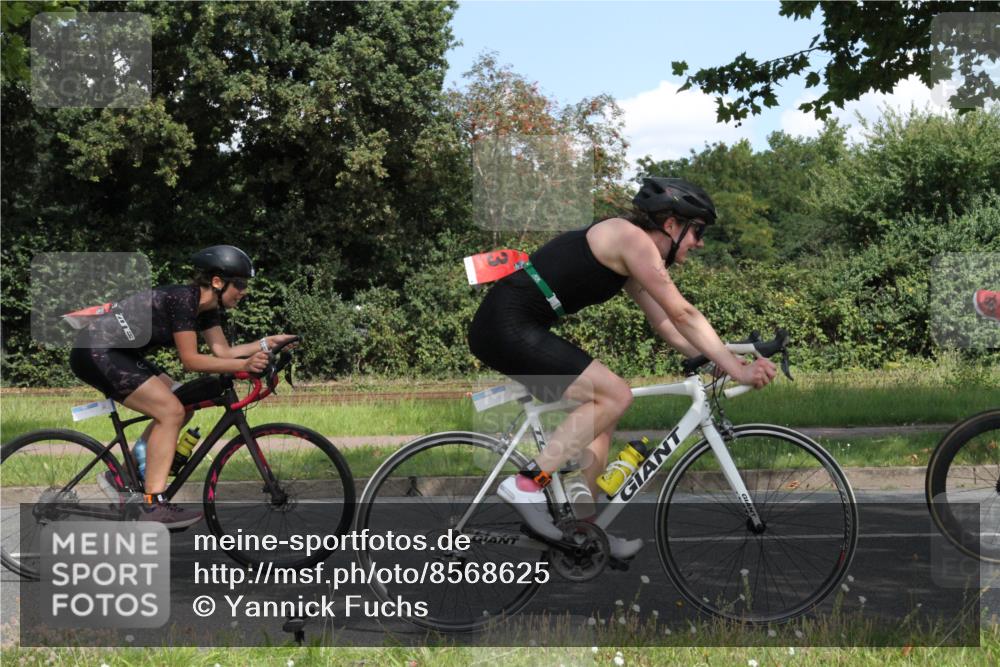 10.08.2025 - GEWOBA Citytriathlon Bremen Yannick Fuchs http://msf.ph/oto/8568625 10.08.2025 13:01:55 Radfahren 586, 703, 819, 828, 842, 923, 953, 964, 1011 meine-sportfotos.de