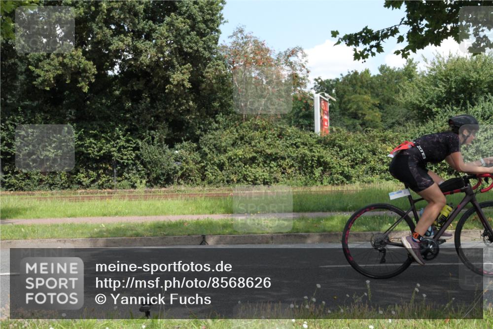 10.08.2025 - GEWOBA Citytriathlon Bremen Yannick Fuchs http://msf.ph/oto/8568626 10.08.2025 13:01:56 Radfahren 586, 703, 819, 828, 842, 923, 953, 964, 1011 meine-sportfotos.de