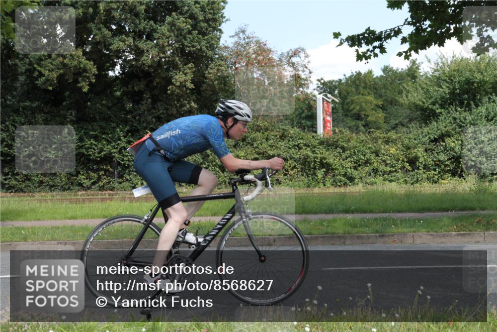 10.08.2025 - GEWOBA Citytriathlon Bremen Yannick Fuchs http://msf.ph/oto/8568627 10.08.2025 13:01:58 Radfahren 586, 703, 731, 828, 842, 923, 953, 964, 1011 meine-sportfotos.de