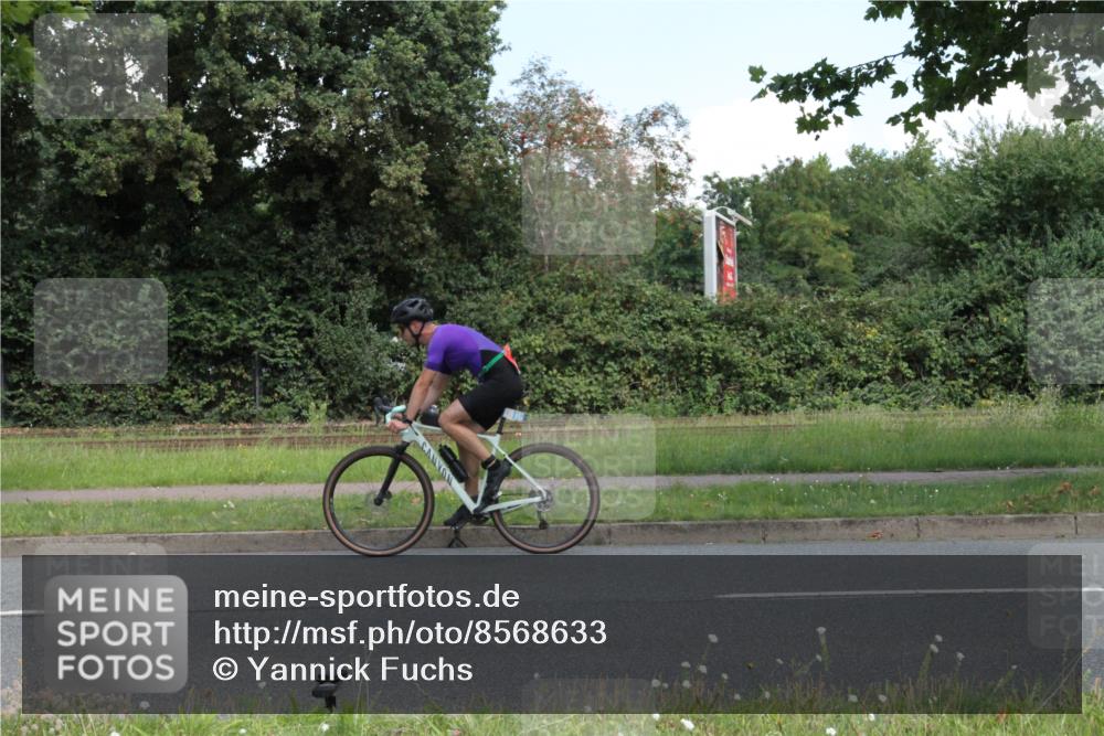 10.08.2025 - GEWOBA Citytriathlon Bremen Yannick Fuchs http://msf.ph/oto/8568633 10.08.2025 13:02:12 Radfahren 731, 771, 1011 meine-sportfotos.de