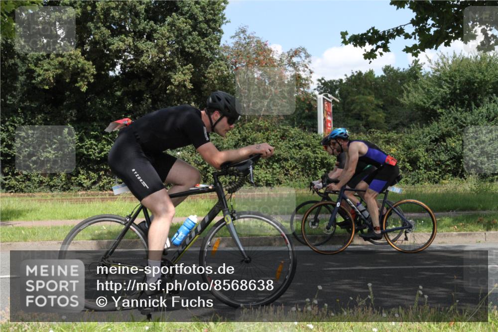 10.08.2025 - GEWOBA Citytriathlon Bremen Yannick Fuchs http://msf.ph/oto/8568638 10.08.2025 13:02:28 Radfahren 607, 647, 771, 955 meine-sportfotos.de