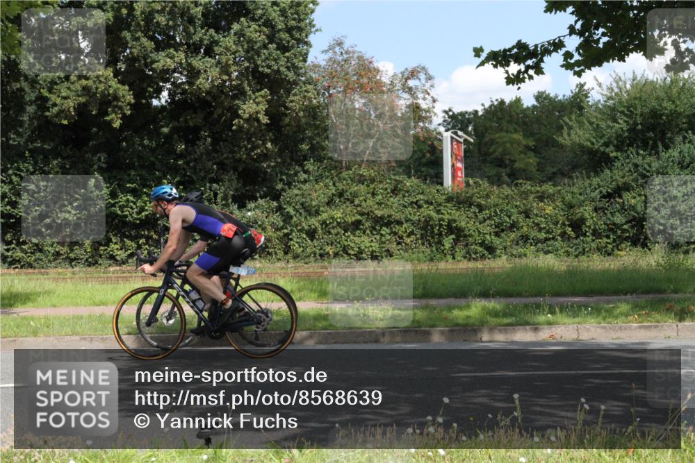 10.08.2025 - GEWOBA Citytriathlon Bremen Yannick Fuchs http://msf.ph/oto/8568639 10.08.2025 13:02:28 Radfahren 607, 647, 771, 955 meine-sportfotos.de