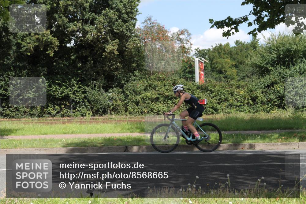 10.08.2025 - GEWOBA Citytriathlon Bremen Yannick Fuchs http://msf.ph/oto/8568665 10.08.2025 13:02:40 Radfahren 607, 647, 661, 712, 911, 955 meine-sportfotos.de