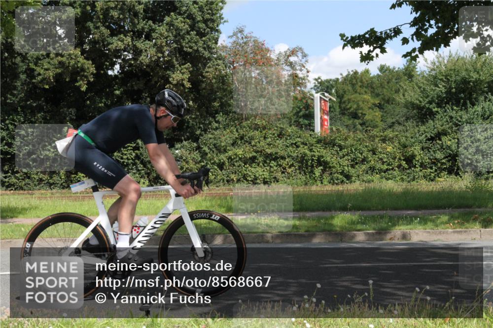 10.08.2025 - GEWOBA Citytriathlon Bremen Yannick Fuchs http://msf.ph/oto/8568667 10.08.2025 13:02:41 Radfahren 647, 661, 712, 911, 955 meine-sportfotos.de