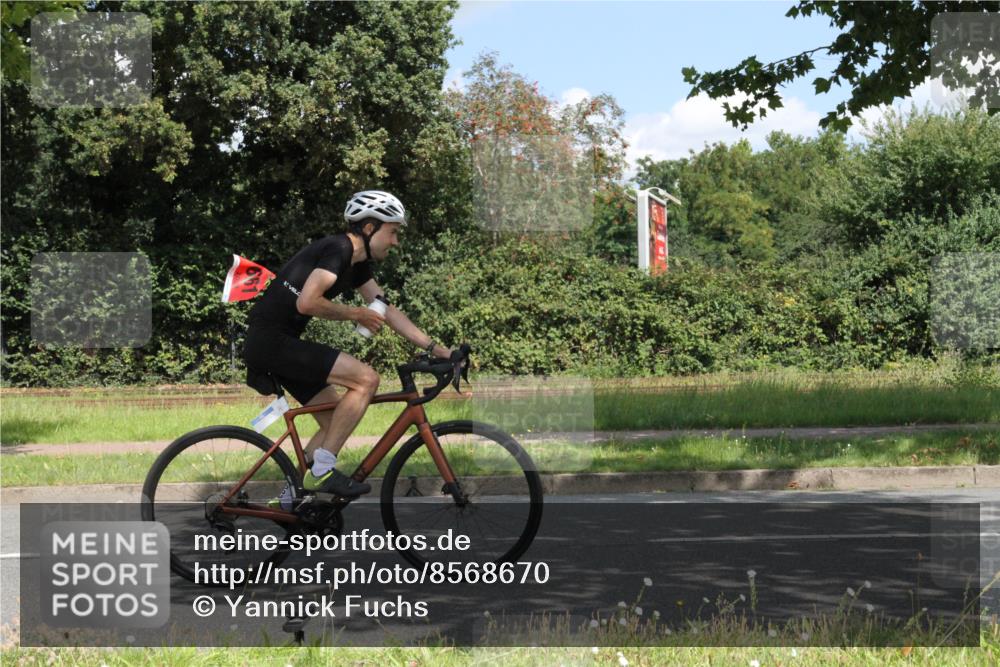 10.08.2025 - GEWOBA Citytriathlon Bremen Yannick Fuchs http://msf.ph/oto/8568670 10.08.2025 13:02:44 Radfahren 647, 661, 712, 911, 955, 1020 meine-sportfotos.de