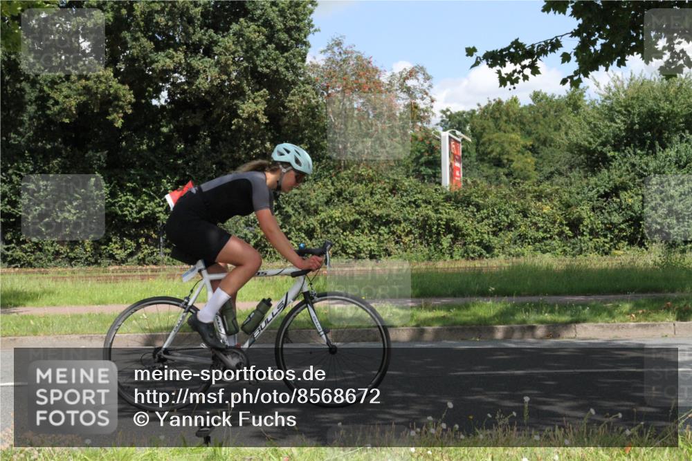 10.08.2025 - GEWOBA Citytriathlon Bremen Yannick Fuchs http://msf.ph/oto/8568672 10.08.2025 13:02:48 Radfahren 647, 661, 712, 911, 955, 1020 meine-sportfotos.de