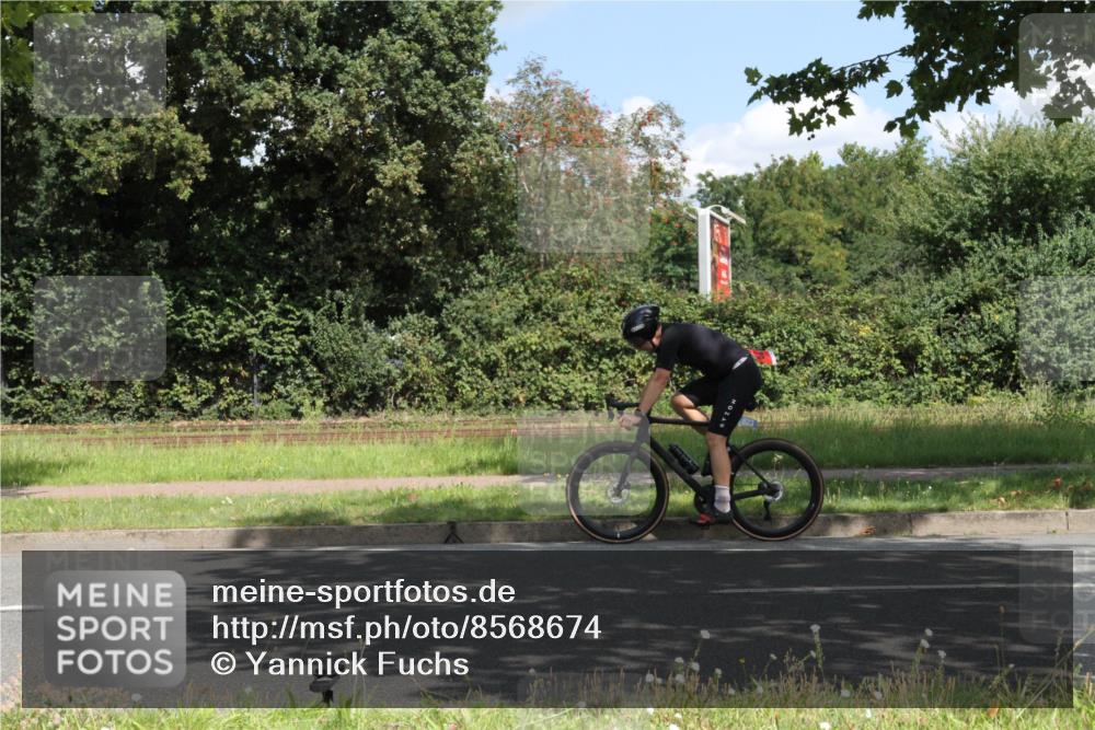 10.08.2025 - GEWOBA Citytriathlon Bremen Yannick Fuchs http://msf.ph/oto/8568674 10.08.2025 13:02:49 Radfahren 647, 661, 712, 911, 955, 1020 meine-sportfotos.de