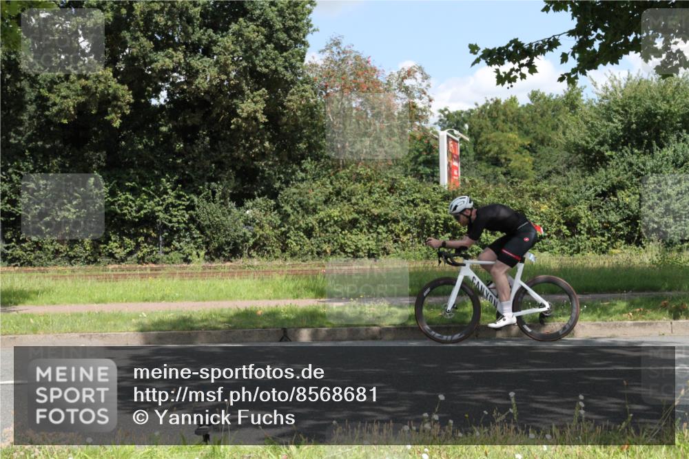 10.08.2025 - GEWOBA Citytriathlon Bremen Yannick Fuchs http://msf.ph/oto/8568681 10.08.2025 13:02:56 Radfahren 661, 668, 693, 911, 945, 1020 meine-sportfotos.de