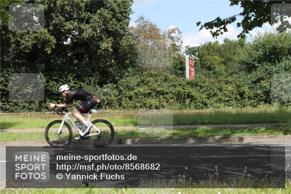 10.08.2025 - GEWOBA Citytriathlon Bremen Yannick Fuchs http://msf.ph/oto/8568682 10.08.2025 13:02:57 Radfahren 668, 693, 911, 945, 1020 meine-sportfotos.de