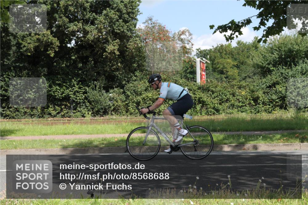 10.08.2025 - GEWOBA Citytriathlon Bremen Yannick Fuchs http://msf.ph/oto/8568688 10.08.2025 13:03:00 Radfahren 668, 693, 945, 1020 meine-sportfotos.de