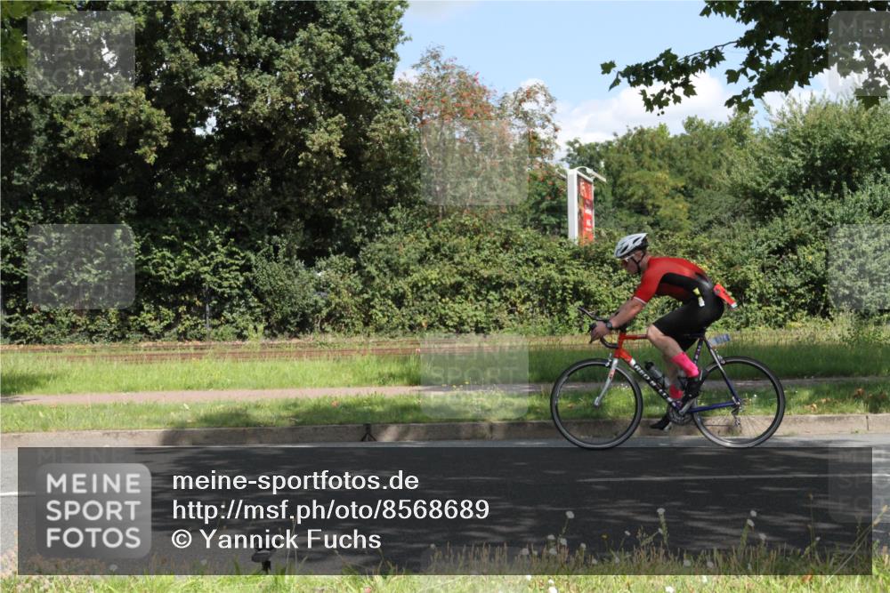 10.08.2025 - GEWOBA Citytriathlon Bremen Yannick Fuchs http://msf.ph/oto/8568689 10.08.2025 13:03:01 Radfahren 668, 693, 945, 1020 meine-sportfotos.de