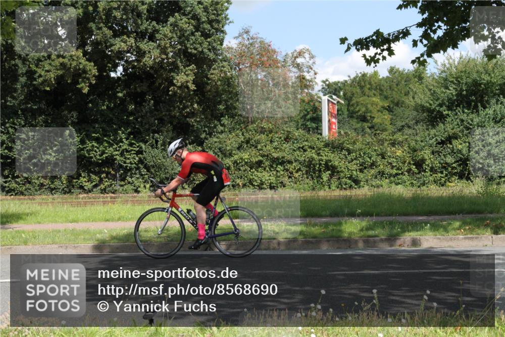 10.08.2025 - GEWOBA Citytriathlon Bremen Yannick Fuchs http://msf.ph/oto/8568690 10.08.2025 13:03:01 Radfahren 668, 693, 945, 1020 meine-sportfotos.de