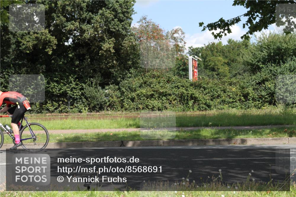 10.08.2025 - GEWOBA Citytriathlon Bremen Yannick Fuchs http://msf.ph/oto/8568691 10.08.2025 13:03:01 Radfahren 668, 693, 945, 1020 meine-sportfotos.de