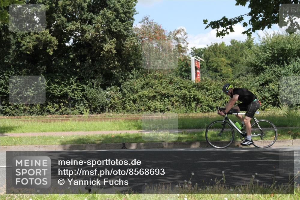10.08.2025 - GEWOBA Citytriathlon Bremen Yannick Fuchs http://msf.ph/oto/8568693 10.08.2025 13:03:04 Radfahren 651, 668, 693, 945, 1020 meine-sportfotos.de