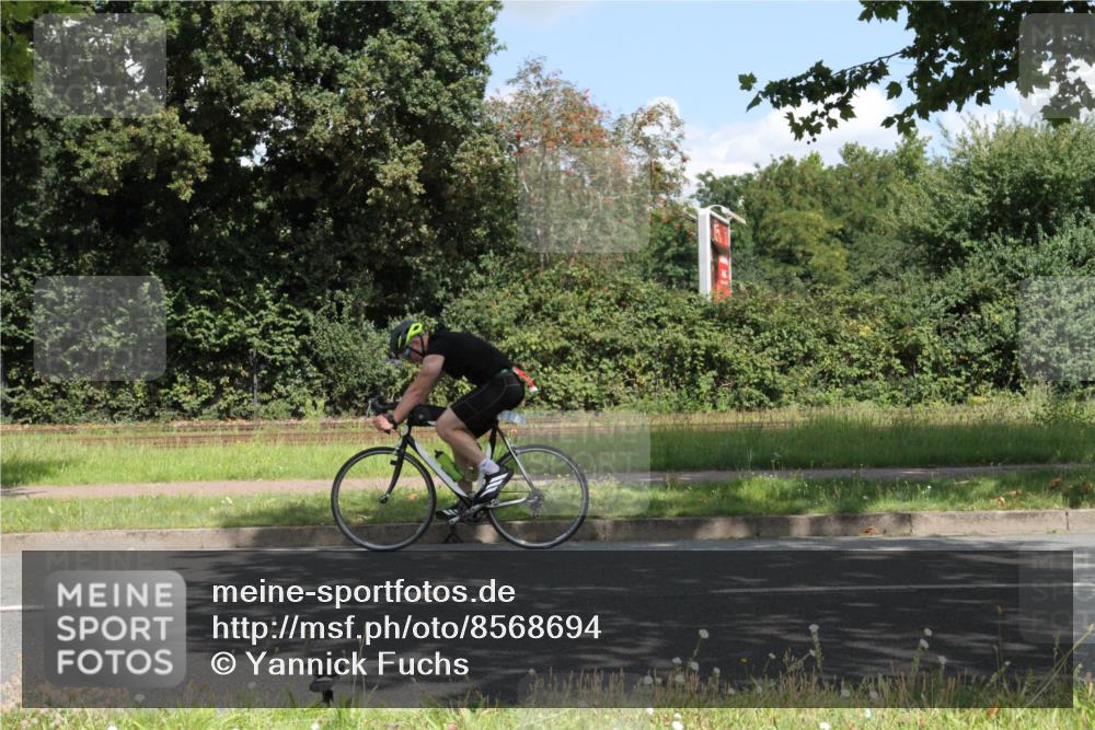 10.08.2025 - GEWOBA Citytriathlon Bremen Yannick Fuchs http://msf.ph/oto/8568694 10.08.2025 13:03:05 Radfahren 651, 668, 693, 898, 945, 1020 meine-sportfotos.de
