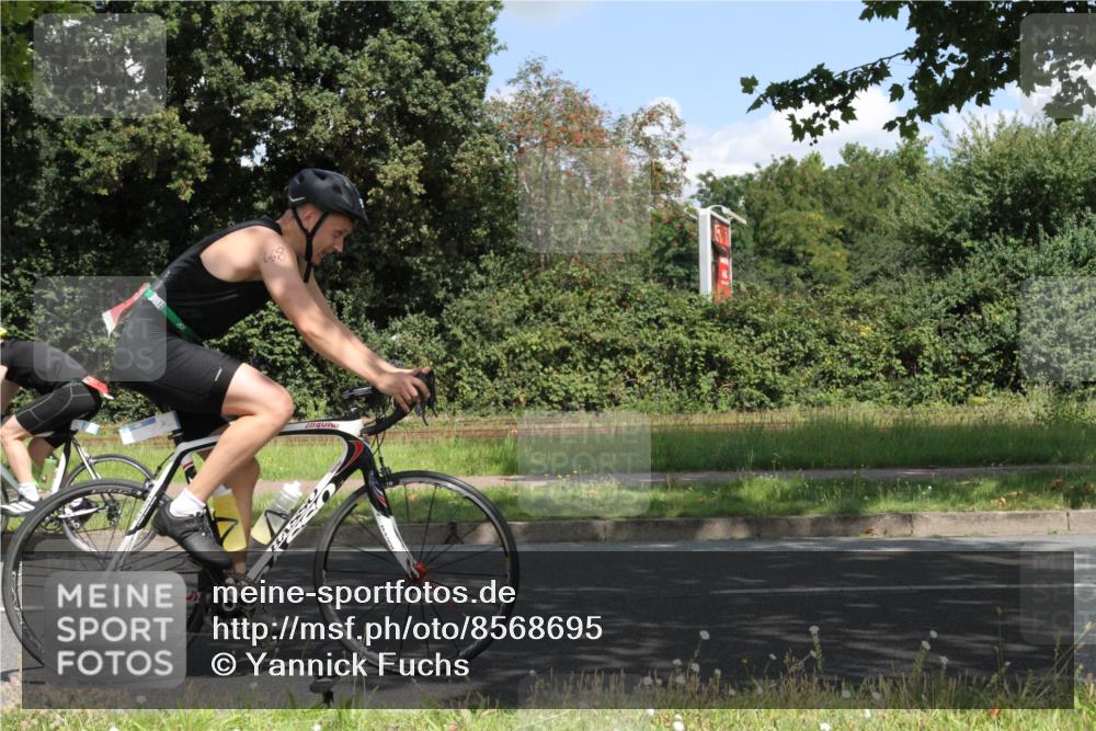 10.08.2025 - GEWOBA Citytriathlon Bremen Yannick Fuchs http://msf.ph/oto/8568695 10.08.2025 13:03:05 Radfahren 651, 668, 693, 898, 945, 1020 meine-sportfotos.de