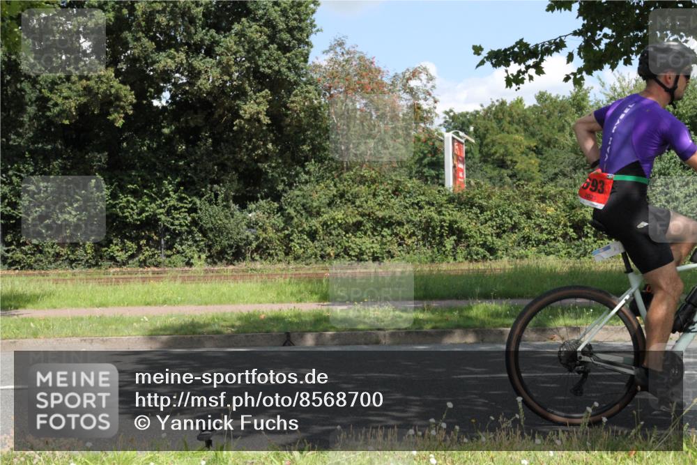 10.08.2025 - GEWOBA Citytriathlon Bremen Yannick Fuchs http://msf.ph/oto/8568700 10.08.2025 13:03:09 Radfahren 633, 651, 668, 693, 748, 898, 945, 1020 meine-sportfotos.de